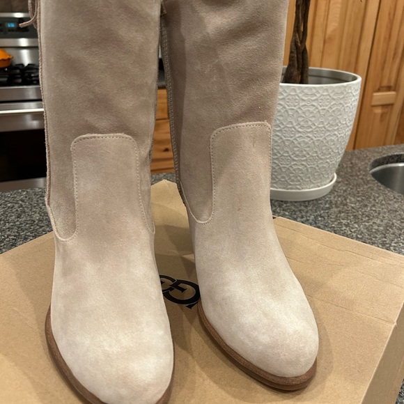 UGG LYNDA NATURAL BOOTS - Picture 10 of 10